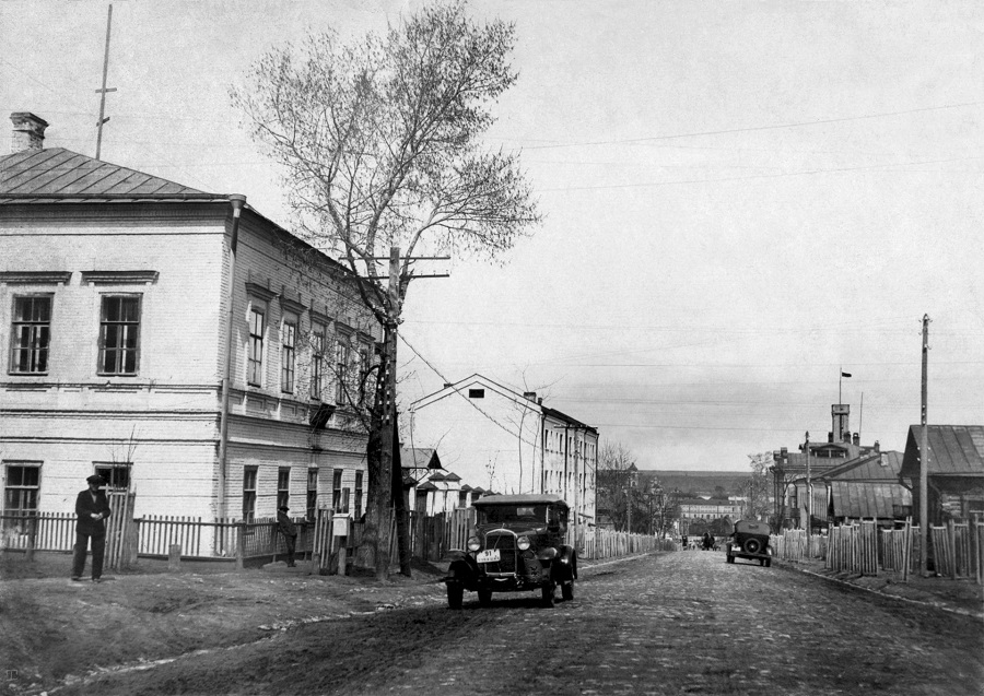 По бульвару купцов Ефремовых и улице Карл Маркса